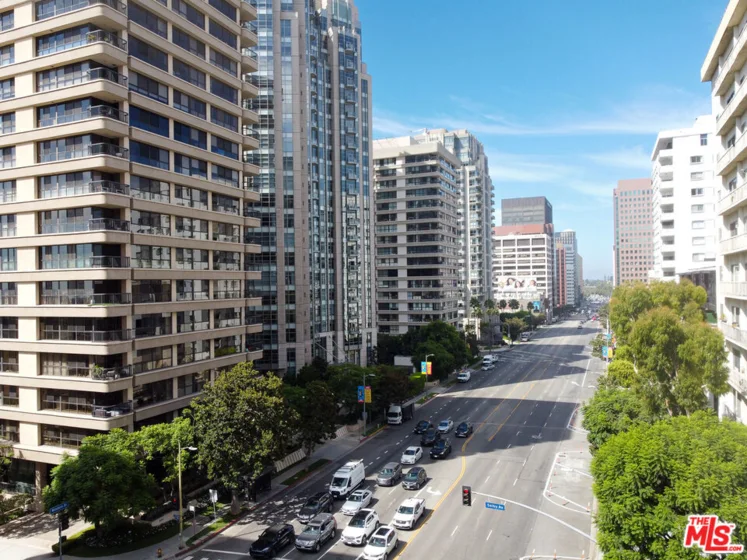 10747 Wilshire Boulevard #PH4 photo 1