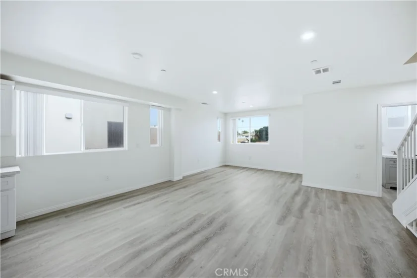 6919 S Menlo photo 25