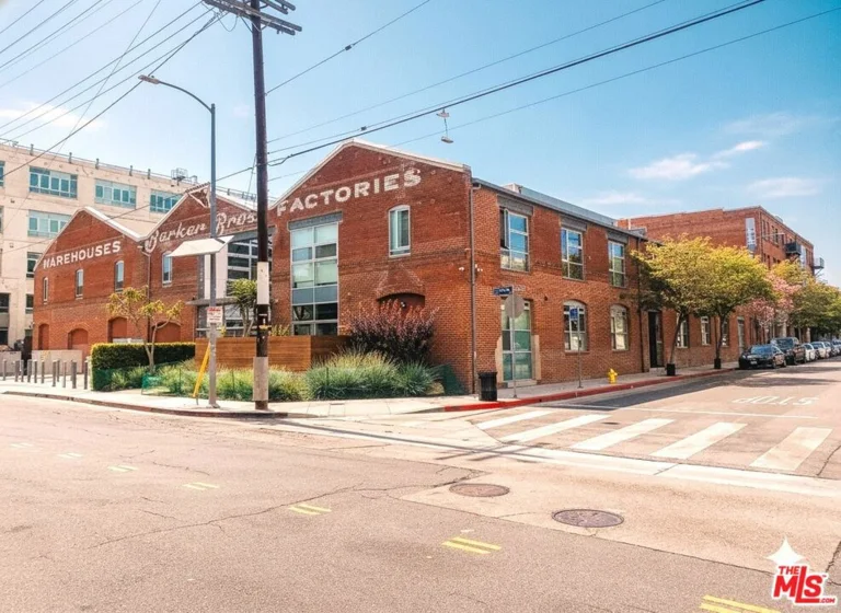 527 Molino Street #202 photo 3