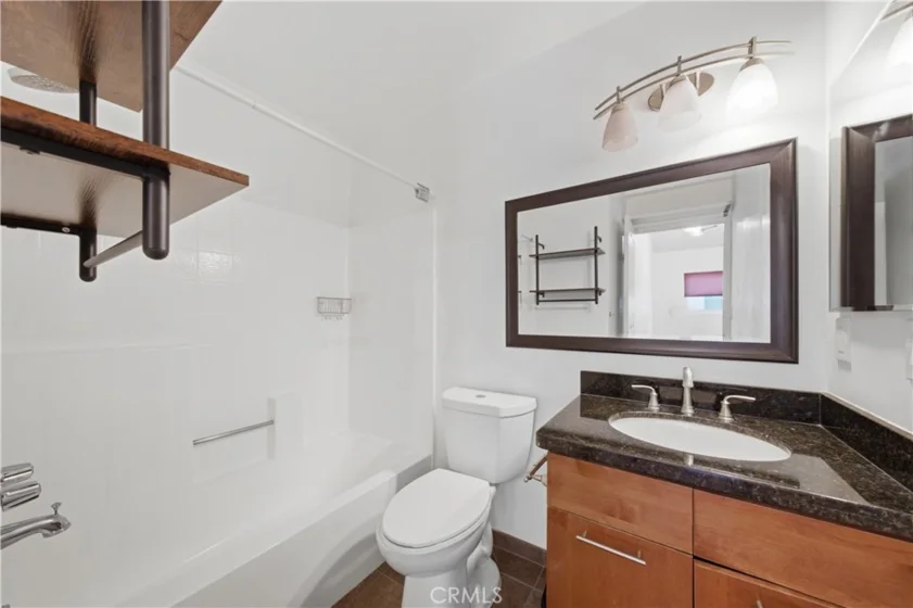 1554 N Hobart #2 photo 18