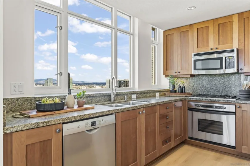 700 W Harbor #2501 photo 26