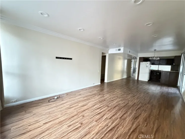 500 Evergreen #107 photo 2