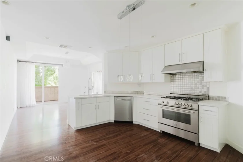 5333 Zelzah Avenue #203 photo 6