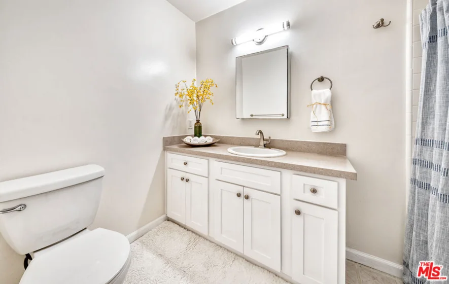 6250 Buckingham #204 photo 31