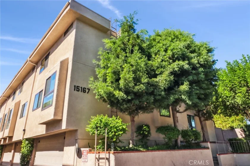 15167 Magnolia Boulevard #A photo 1