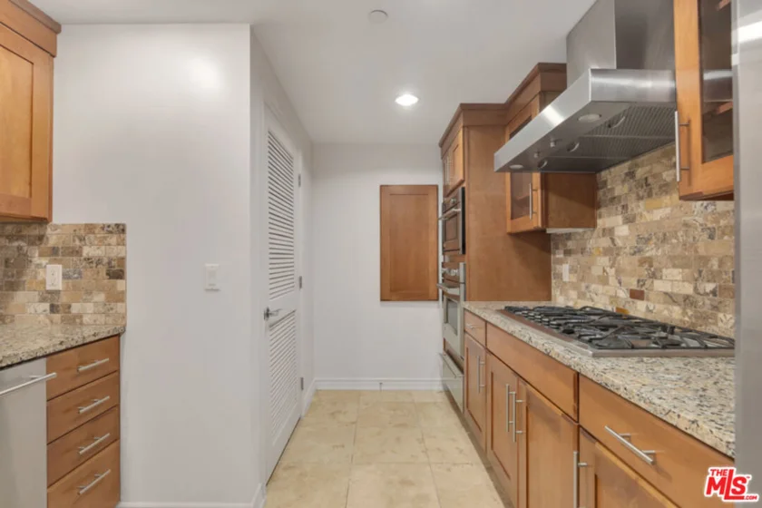 423 Arnaz Drive #102 photo 33