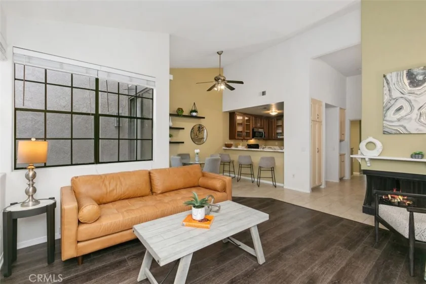 2526 W Macarthur Boulevard #J photo 1