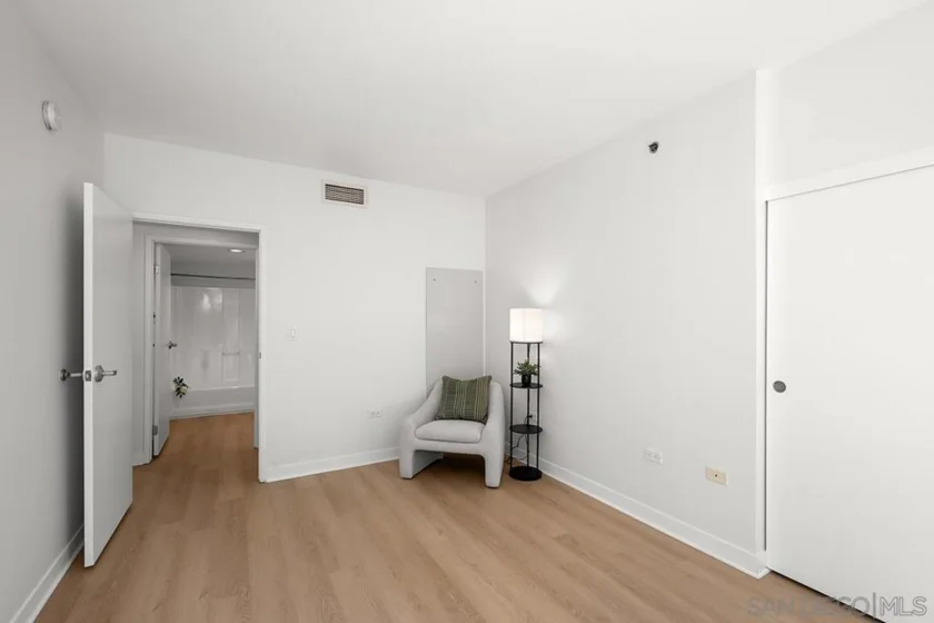425 W Beech Street #408 photo 22
