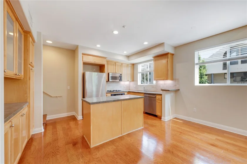 2125 S Bentley Avenue #101 photo 32