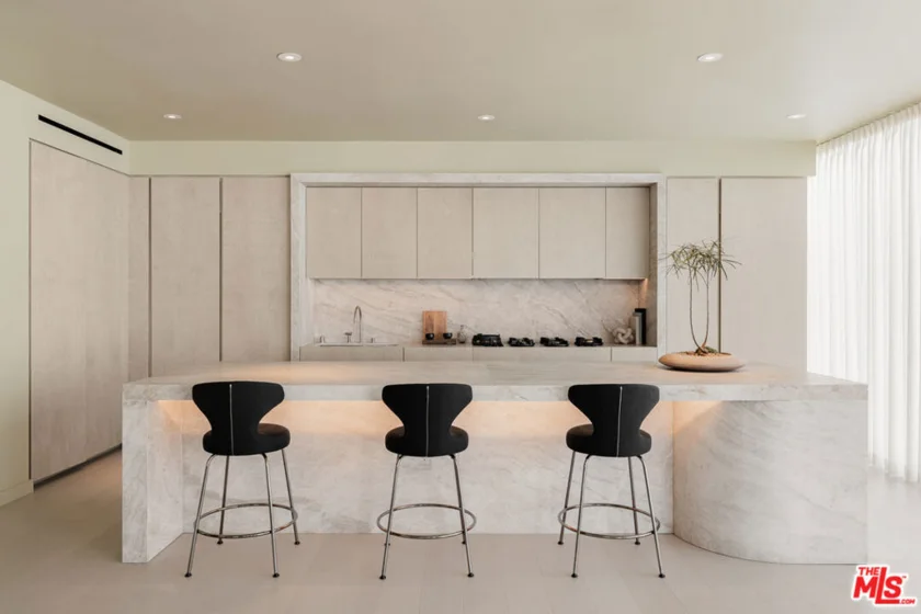 9200 Wilshire Boulevard #402W photo 3