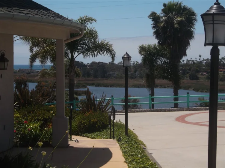 1120 Las Flores photo 1
