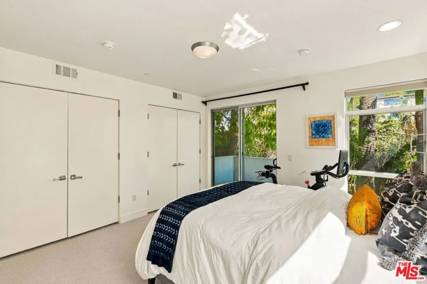 8703 W West Knoll Drive #104 photo 20