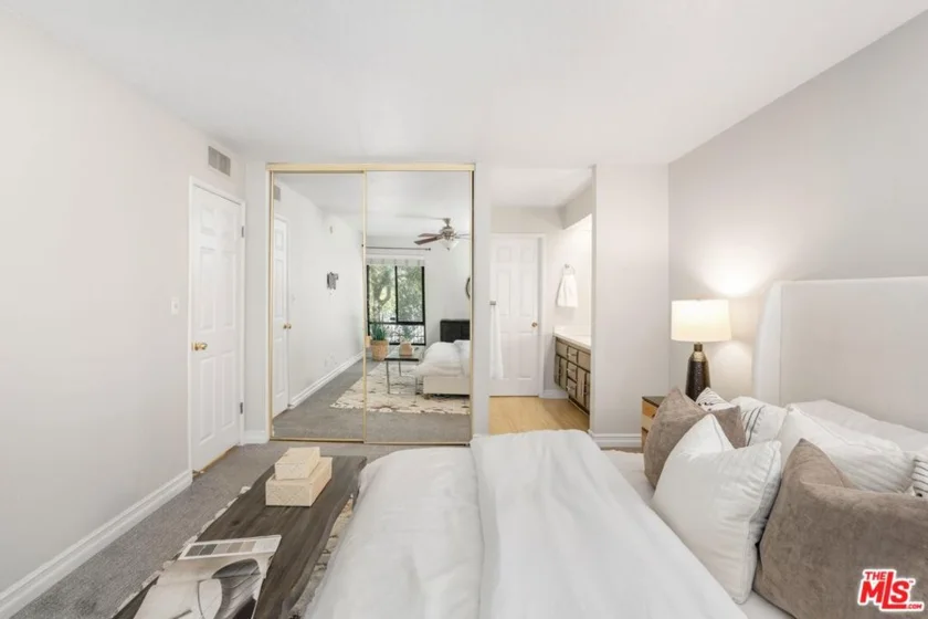 15231 Magnolia Boulevard #114 photo 13