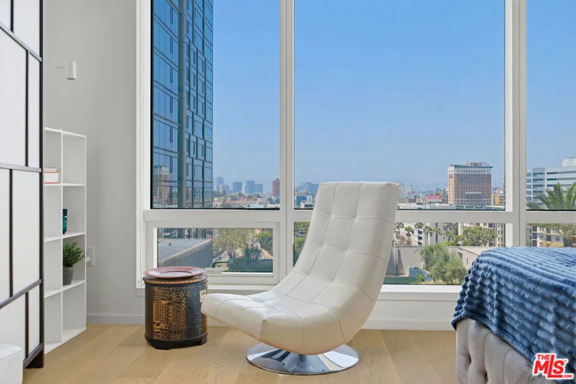 877 S Francisco Street #1220 photo 2