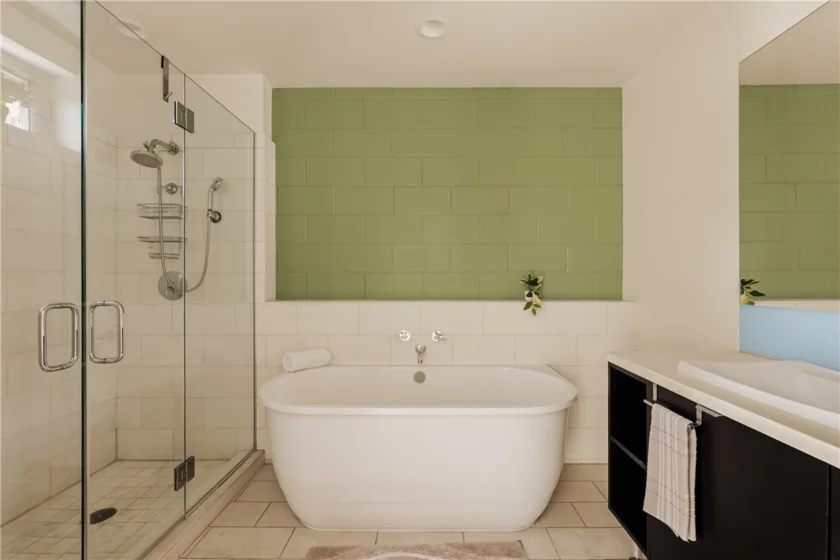 3450 W Cahuenga #907 photo 3