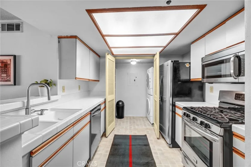35 Linden Ave Unit 304 photo 17