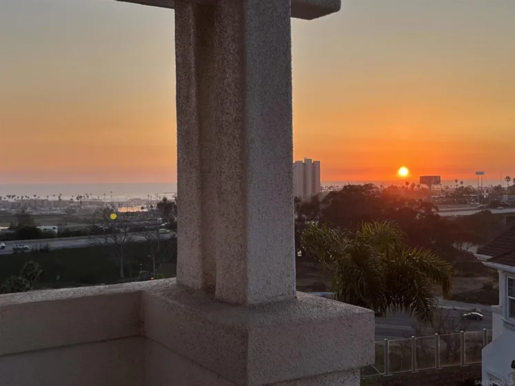 845 Harbor Cliff Way #305 photo 3
