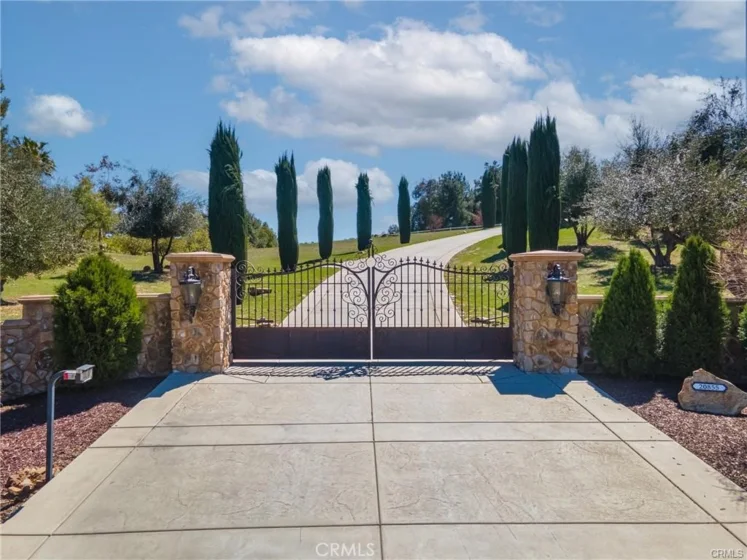 20855 Avenida Castilla photo 4