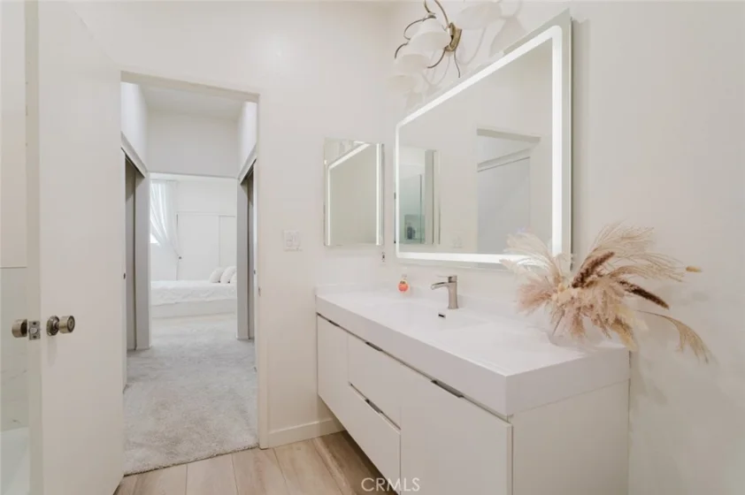 1305 N Columbus Avenue #204 photo 23