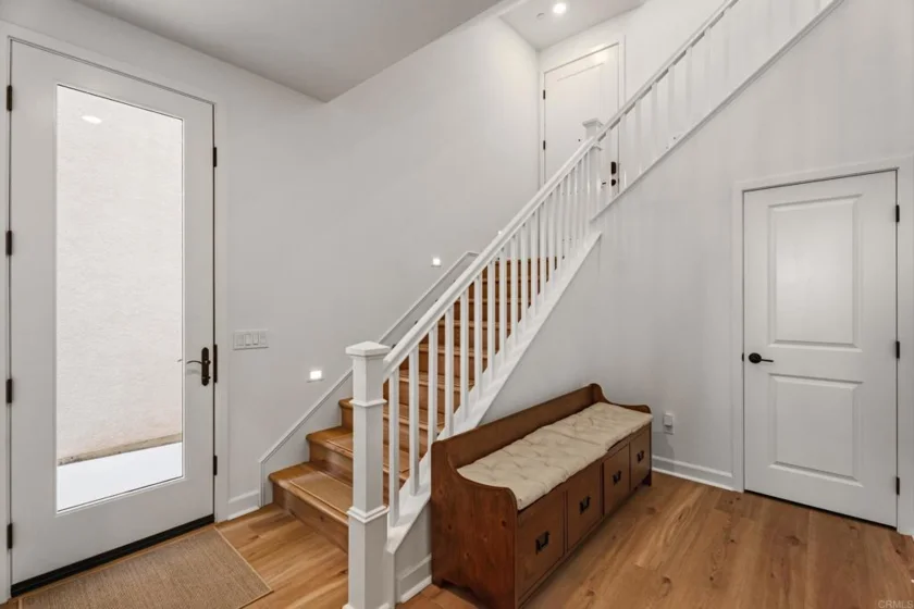 444 Bunsen Street photo 5