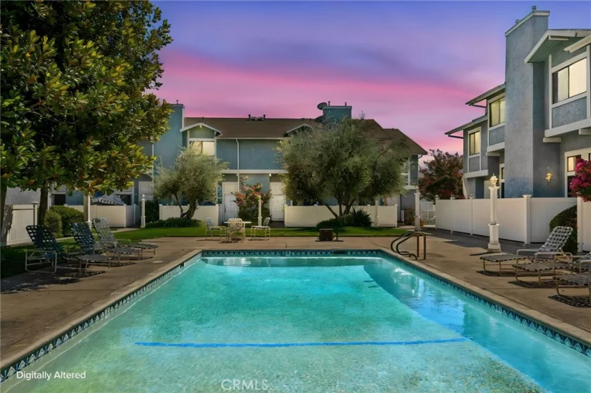 15106 Nordhoff photo 2