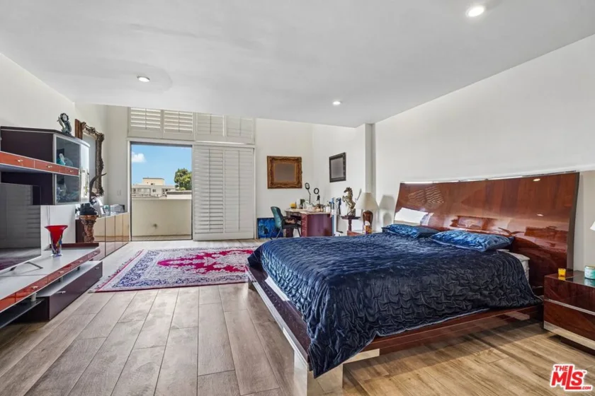 325 N Oakhurst Drive #PH2 photo 26