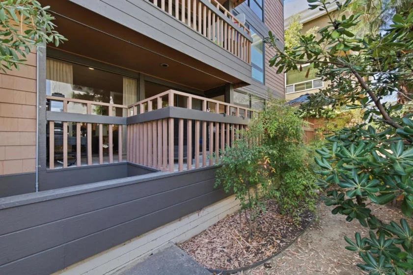 2928 Lawrence photo 40