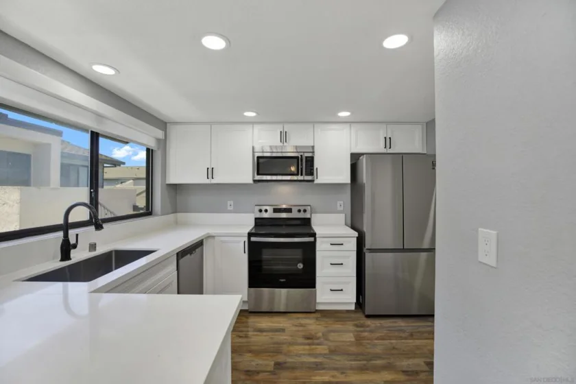 8878 Regents Road #201 photo 1