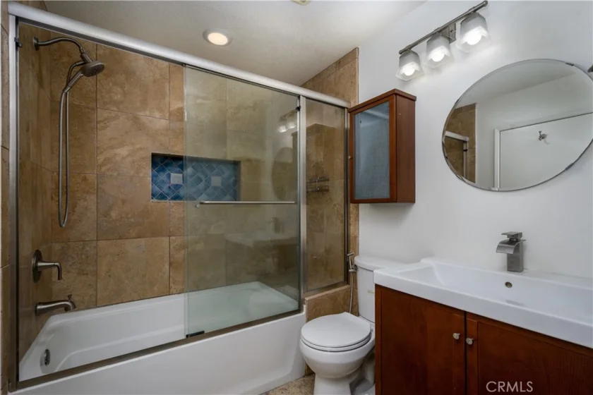 1352 N Mako photo 20