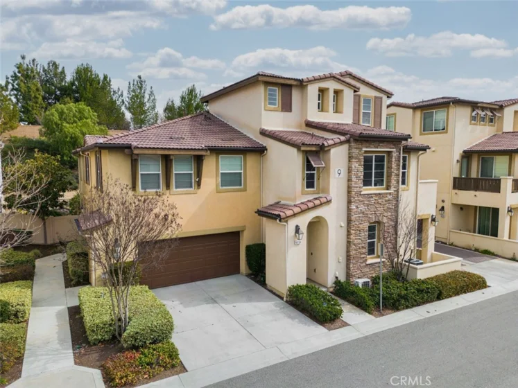44104 Calle Allicante photo 1
