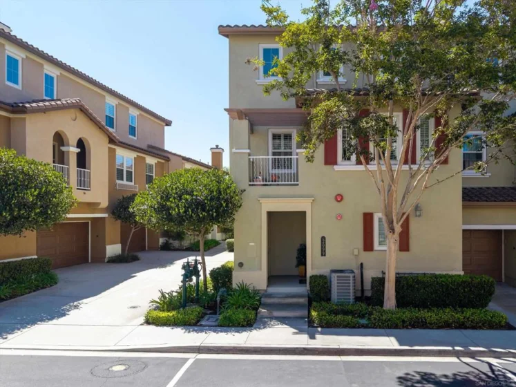 2099 Silverado Street photo 2