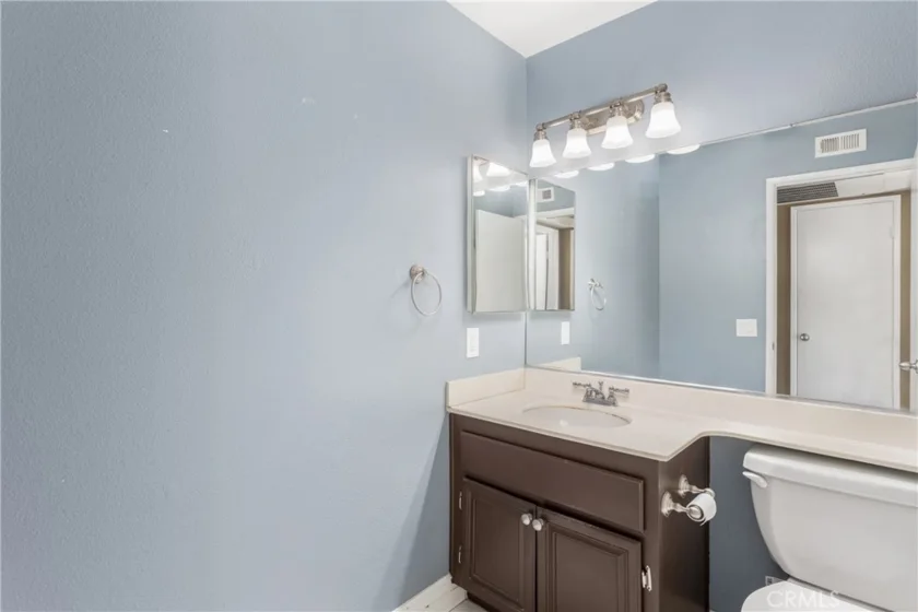 2568 Avenida Del Vista #202 photo 16