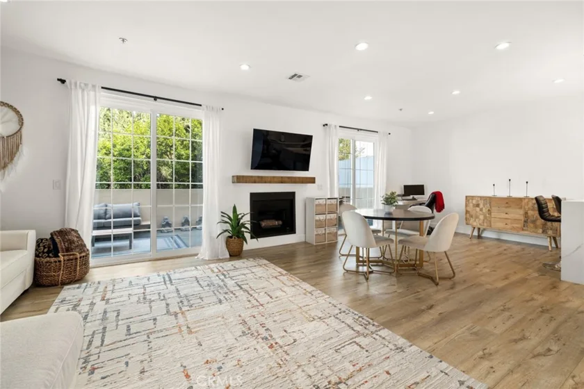 11445 Moorpark Street #11 photo 1