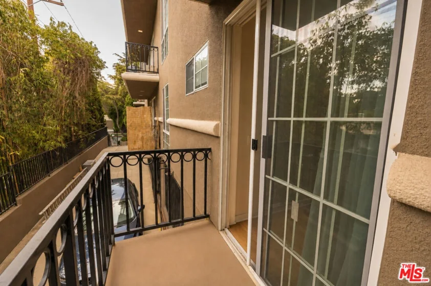 585 N Rossmore Avenue #209 photo 9