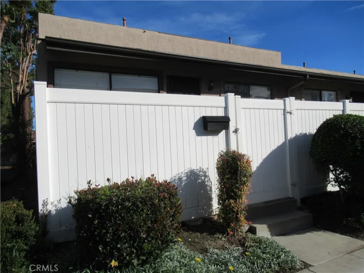 2240 Loma Alta Drive #18 photo 1