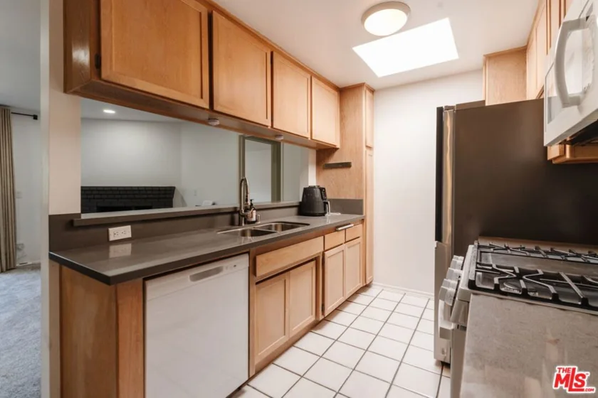 1731 Barry Avenue #214 photo 24