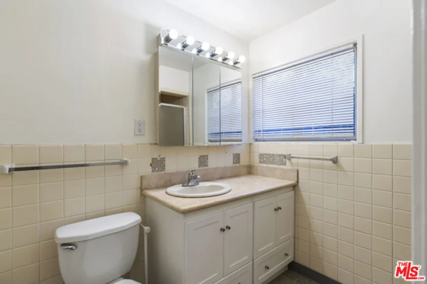 5165 Village photo 4