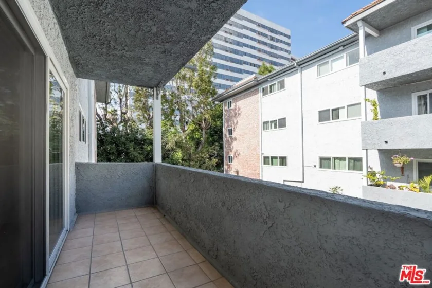 1262 S Barrington Avenue #204 photo 20