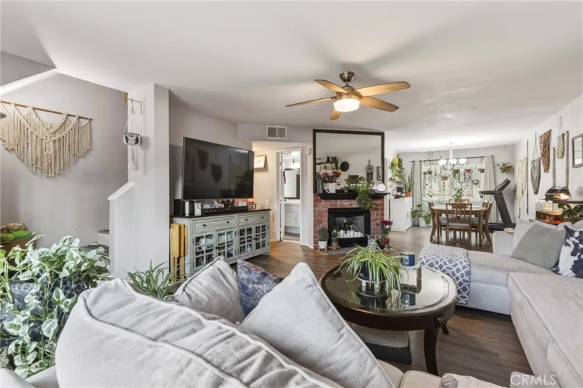 8927 Cedros #14 photo 5