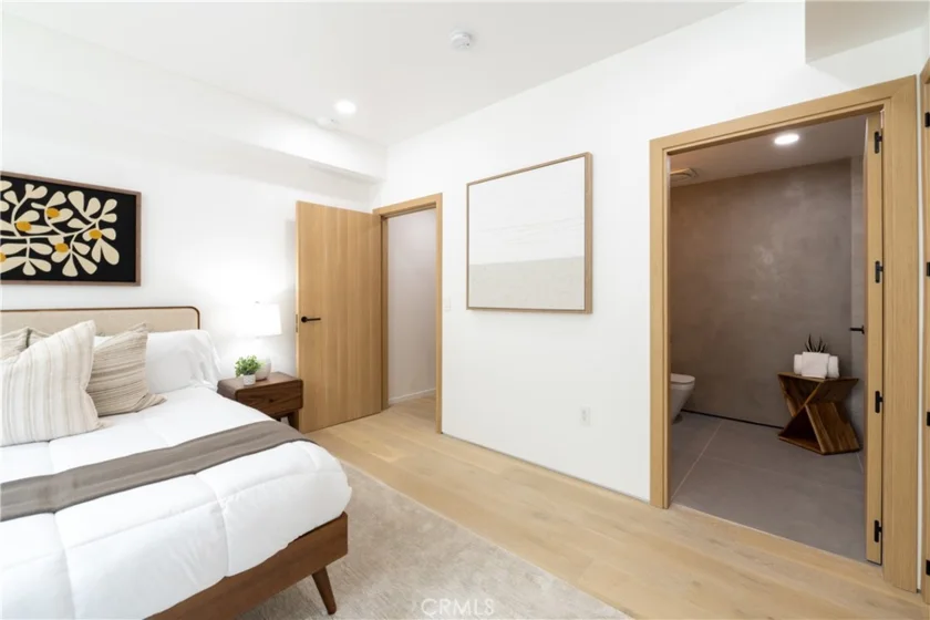1361 Kelton Avenue #403 photo 10