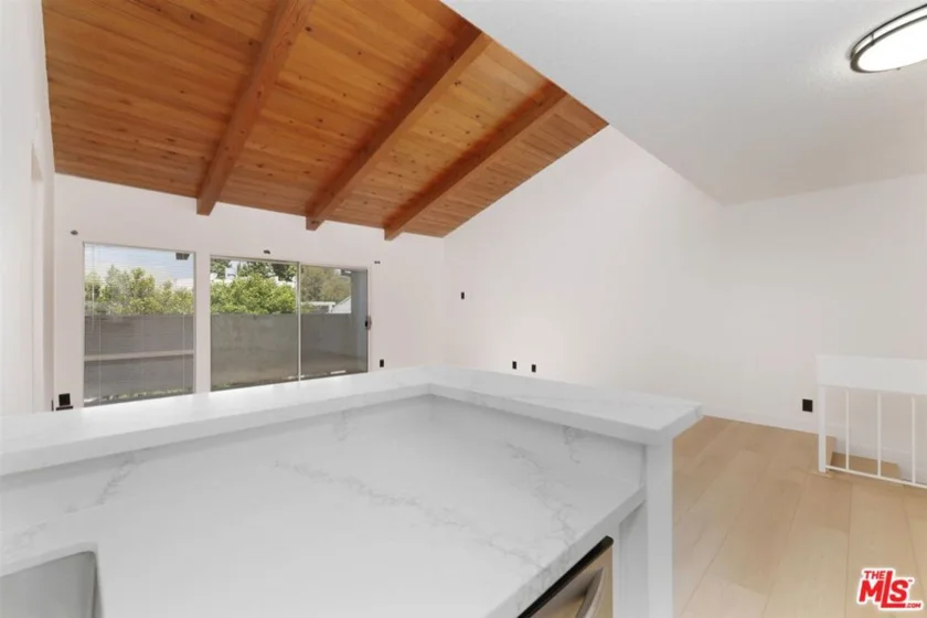 20134 Leadwell Street #334 photo 5