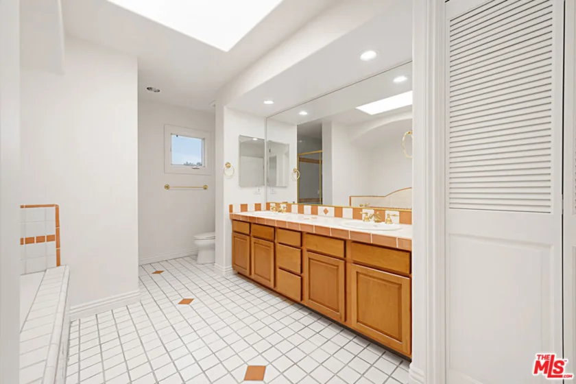 1217 Yale Street #103 photo 37