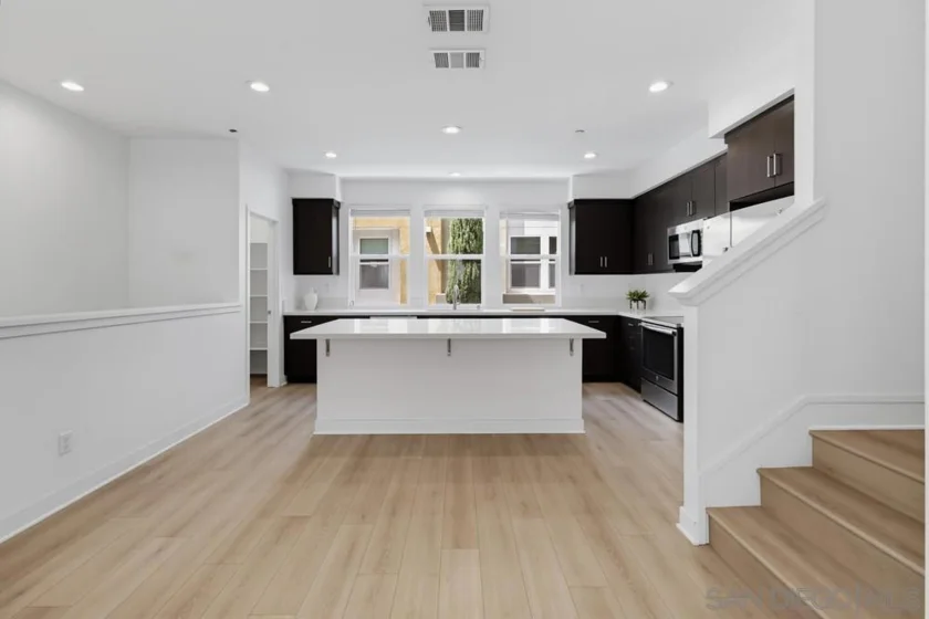 745 Shoreline Road photo 12