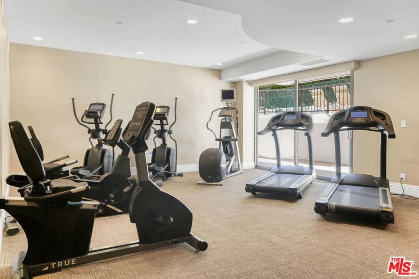 10551 Wilshire Boulevard #902 photo 33