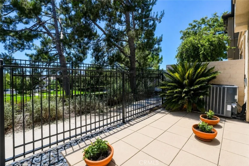 8 Veneto Lane photo 16