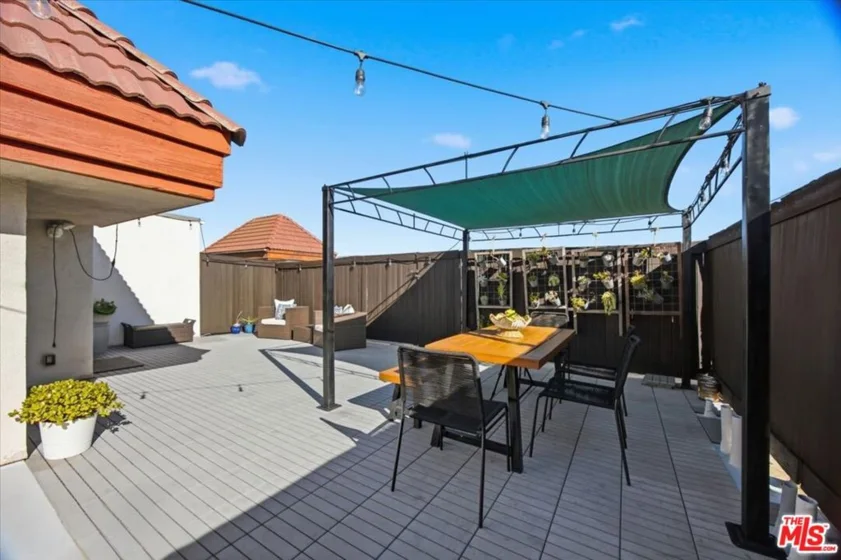 1271 Granville Avenue #402 photo 27