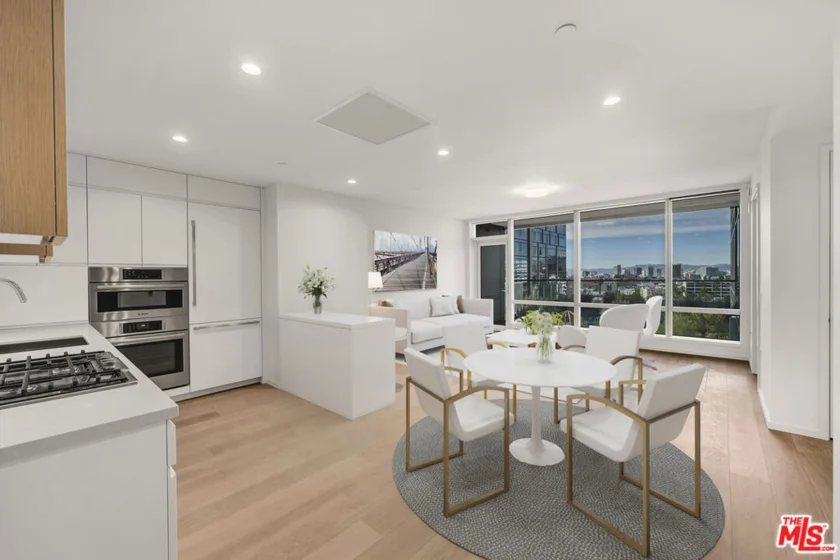 877 Francisco Street #1616 photo 1