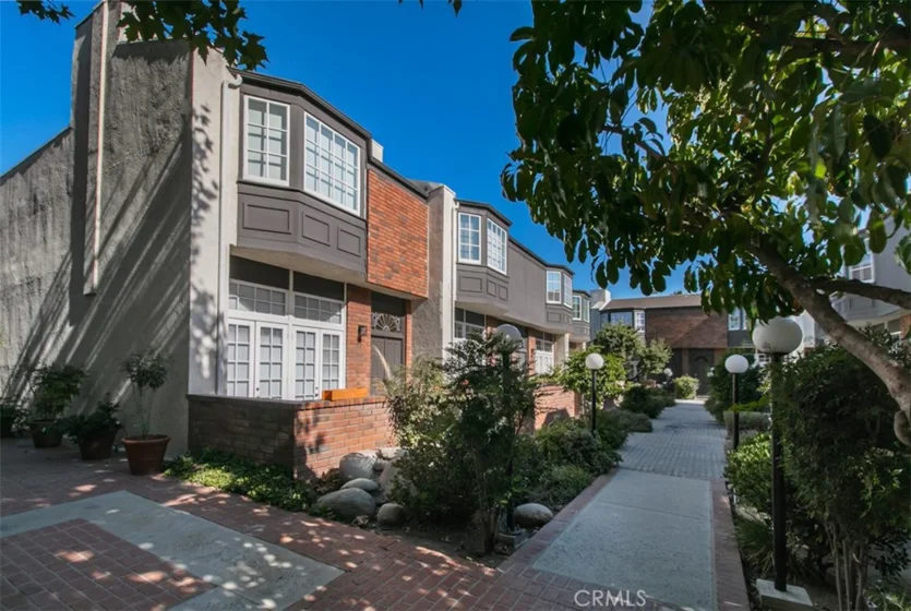5440 Lindley Avenue #310 photo 23