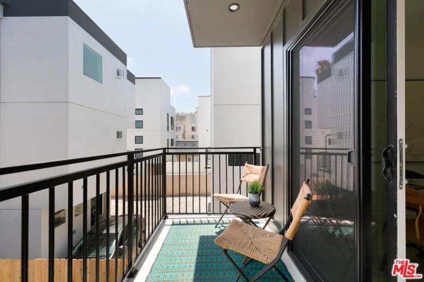 1233 N June Street photo 5