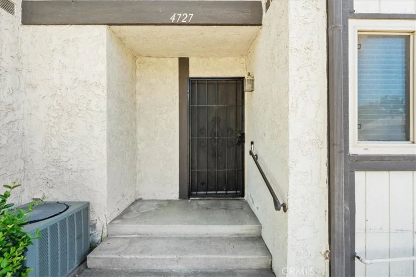 4727 Knickerbocker photo 4